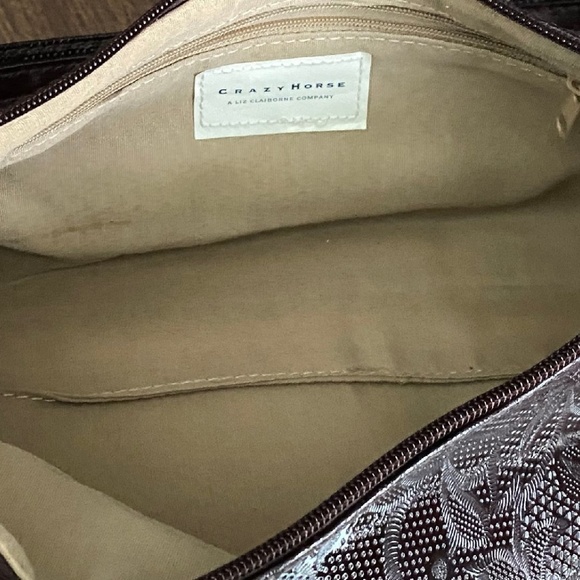 Embossed Flower Shoulder Bag - Picture 4 of 6